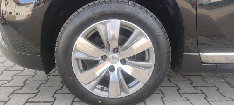 Peugeot 2008 1.2 ALLURE