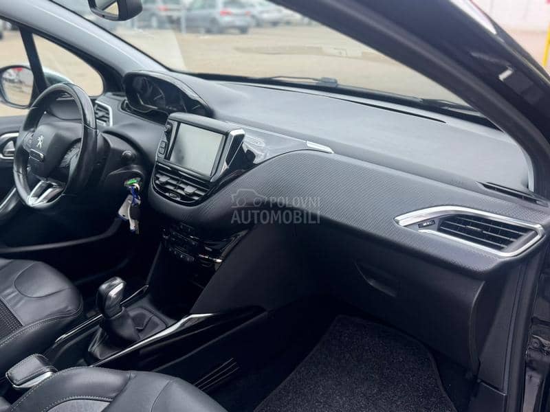 Peugeot 2008 1.2 ALLURE