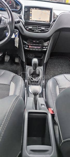 Peugeot 2008 1.2 ALLURE