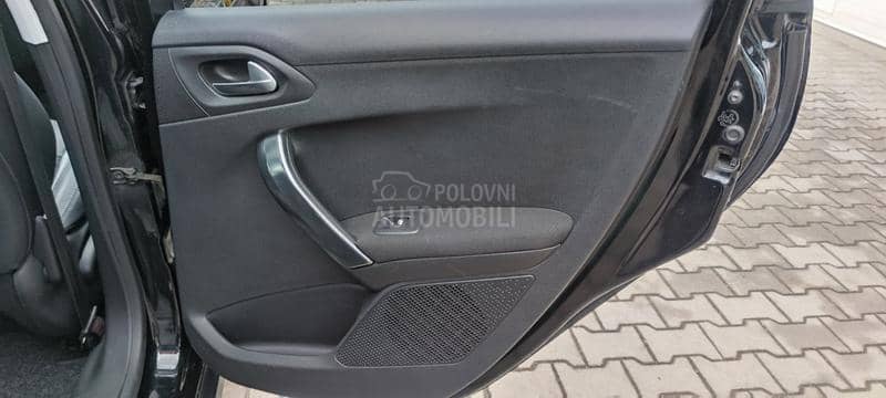 Peugeot 2008 1.2 ALLURE