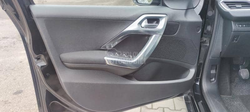 Peugeot 2008 1.2 ALLURE