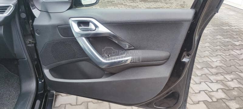 Peugeot 2008 1.2 ALLURE