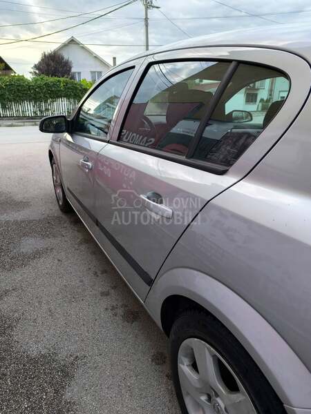 Opel Astra H 