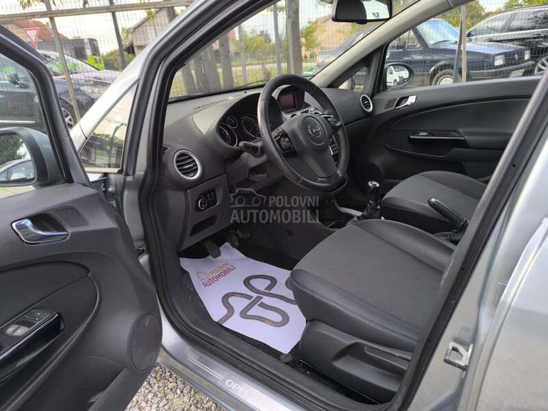 Opel Corsa D 1.4 b COSSMO