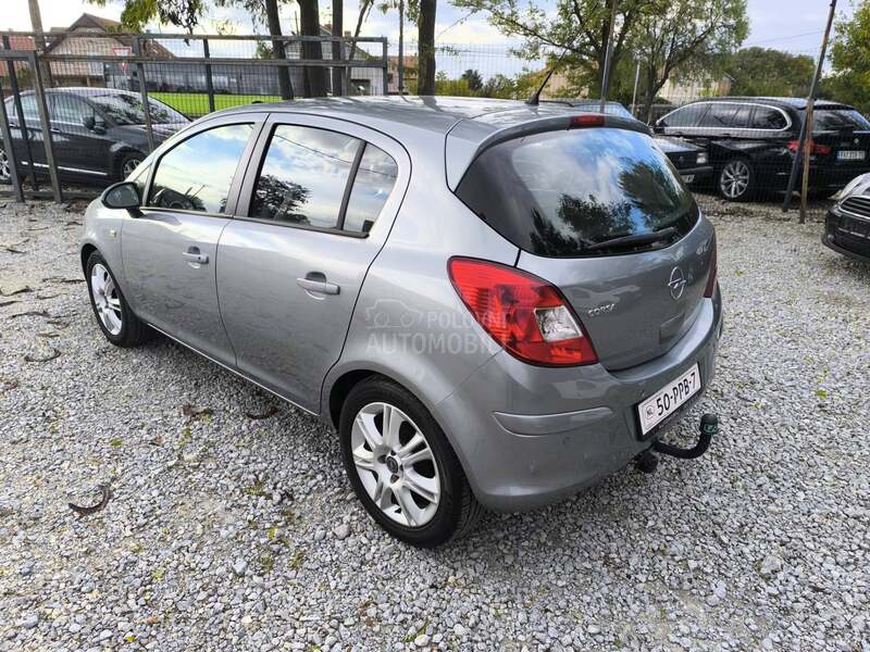 Opel Corsa D 1.4 b COSSMO