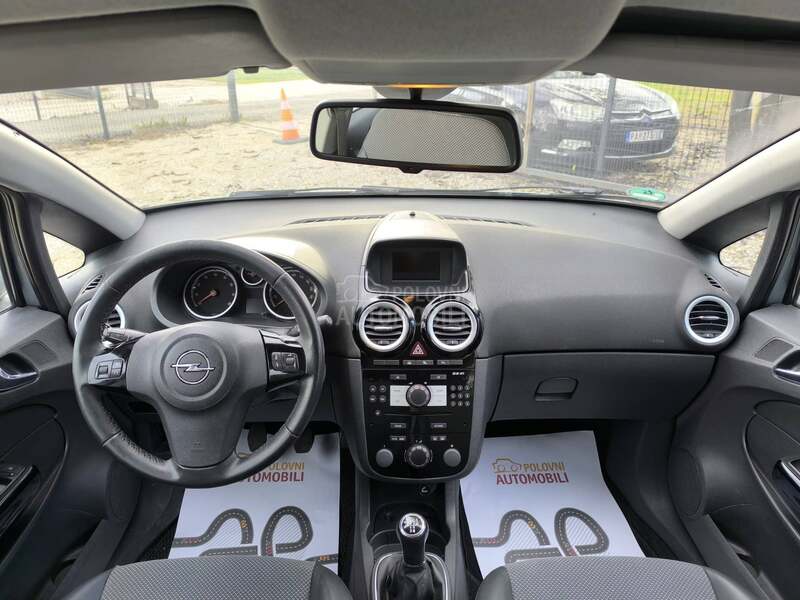 Opel Corsa D 1.4 b COSSMO