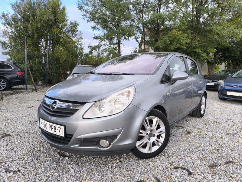 Opel Corsa D 1.4 b COSSMO