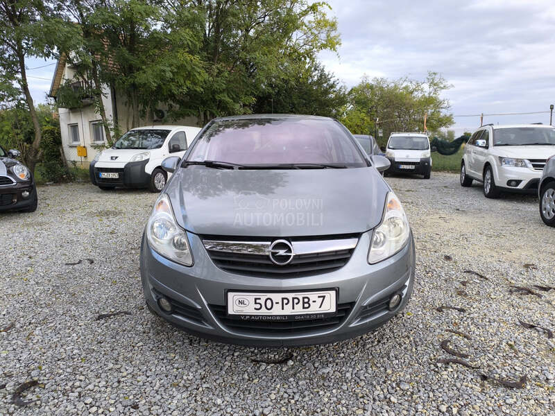 Opel Corsa D 1.4 b COSSMO