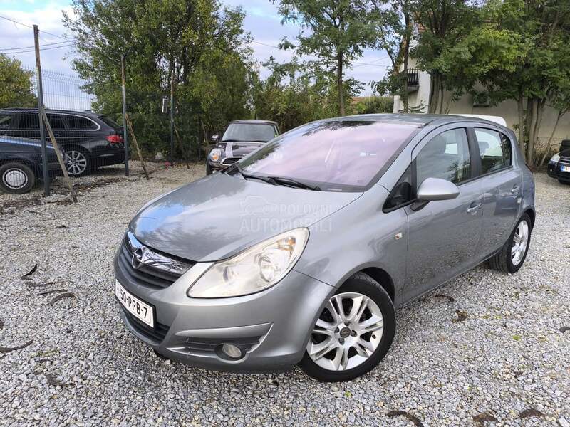Opel Corsa D 1.4 b COSSMO