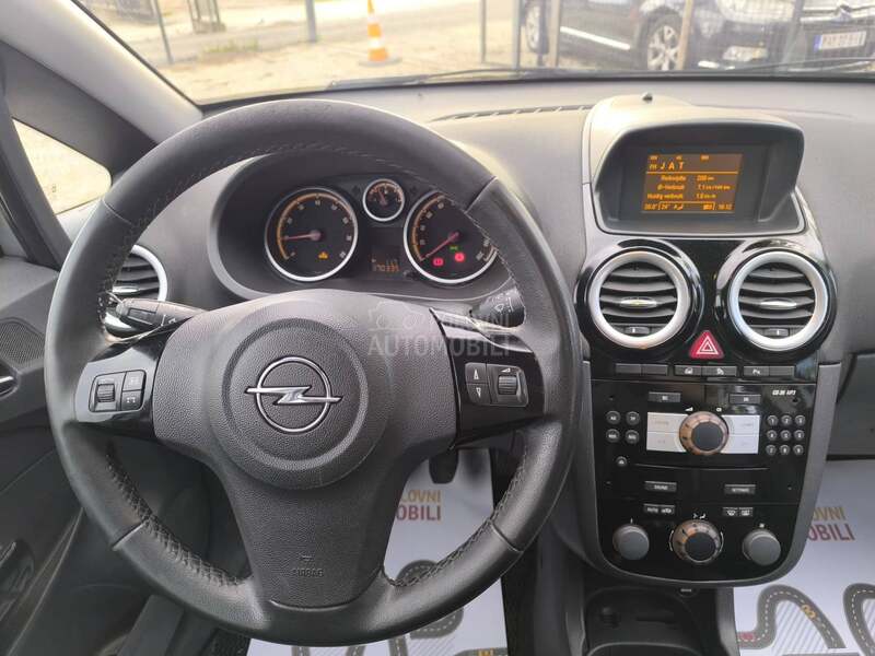 Opel Corsa D 1.4 b COSSMO
