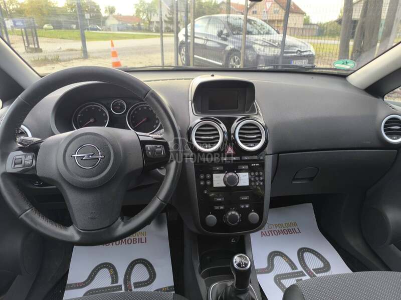 Opel Corsa D 1.4 b COSSMO