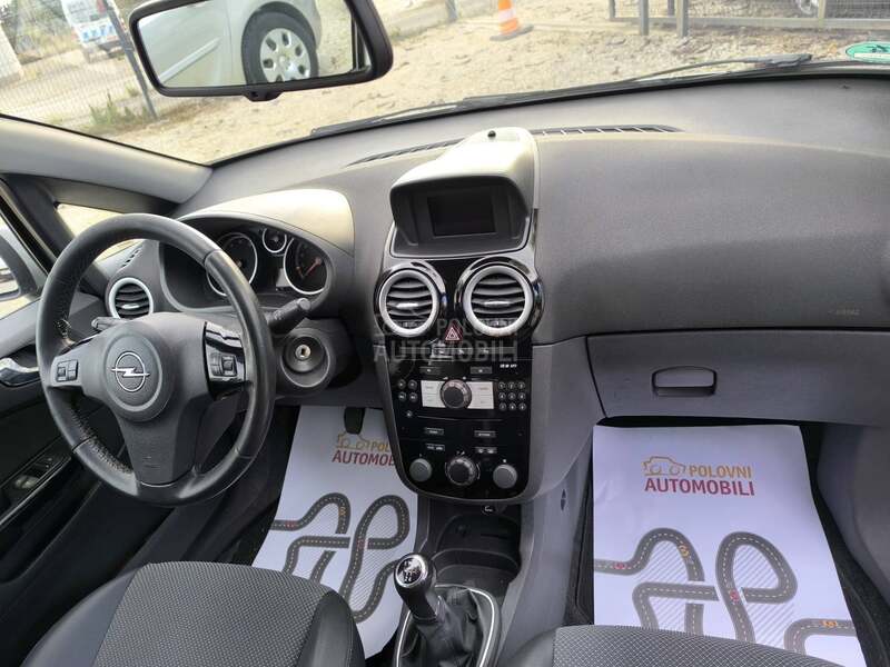 Opel Corsa D 1.4 b COSSMO