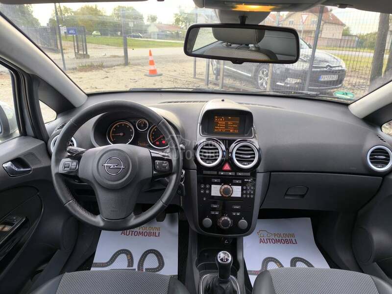 Opel Corsa D 1.4 b COSSMO