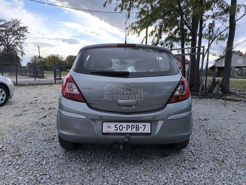 Opel Corsa D 1.4 b COSSMO