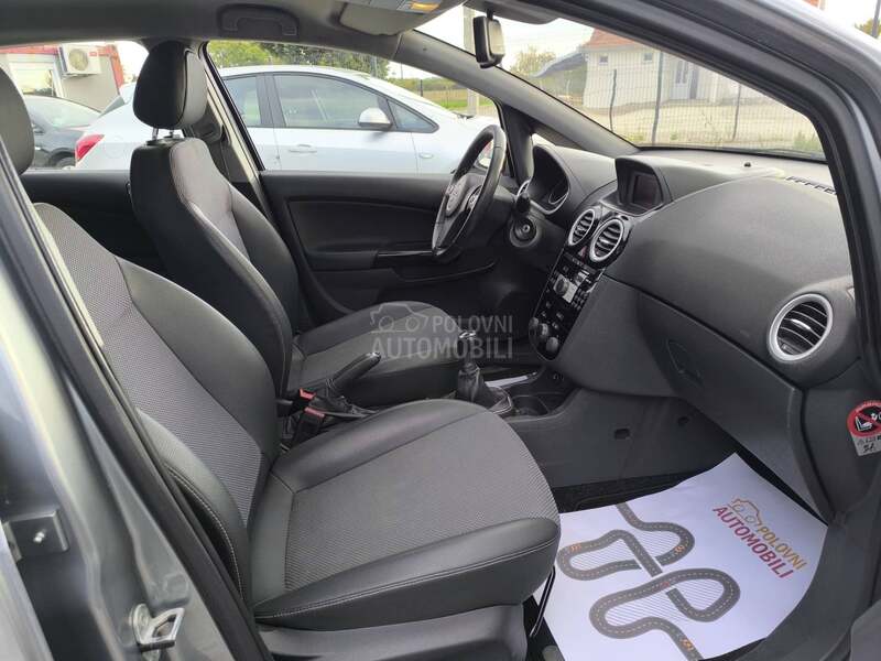 Opel Corsa D 1.4 b COSSMO