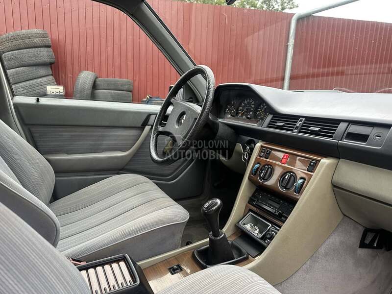 Mercedes Benz W124 160hilj Fabrika