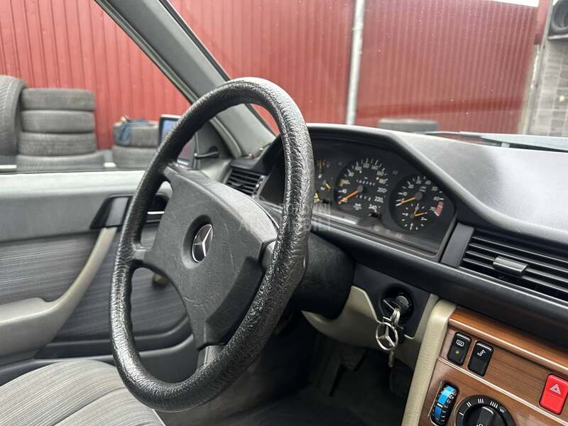 Mercedes Benz W124 160hilj Fabrika