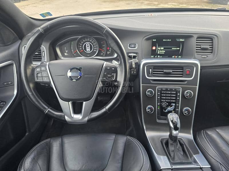 Volvo V60 2.0 D4 OCEAN RACE Volvo V60 2.0 D4 OCEAN RACE