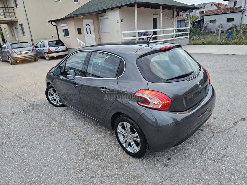 Peugeot 208 1.2 e THP