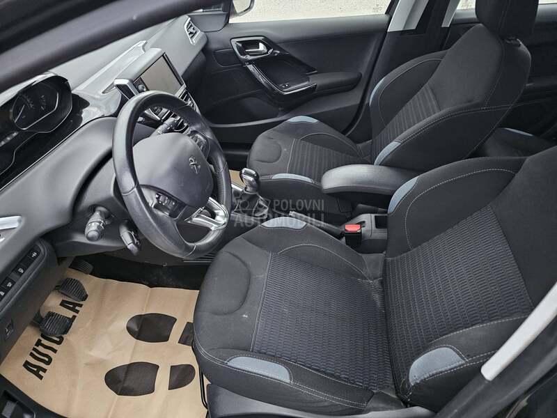 Peugeot 208 1.2 e THP