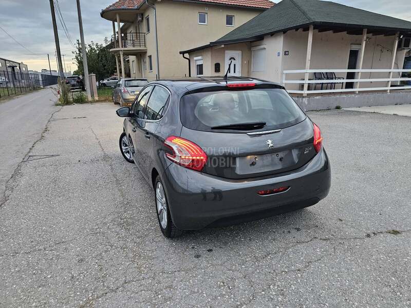 Peugeot 208 1.2 e THP