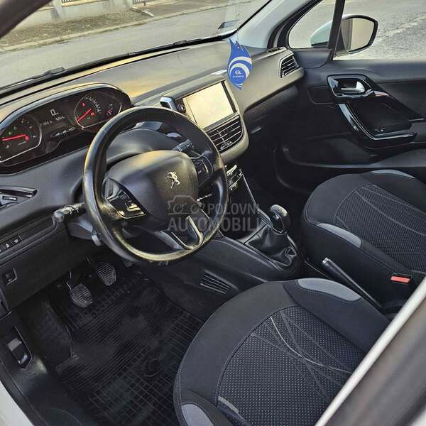 Peugeot 208 1,6E hdi