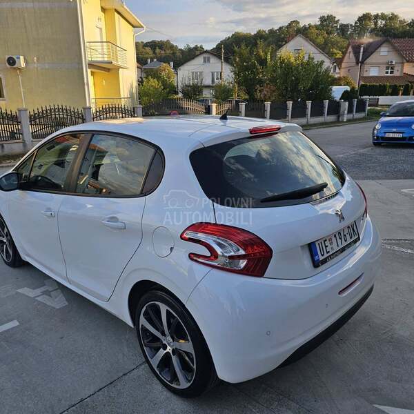Peugeot 208 1,6E hdi