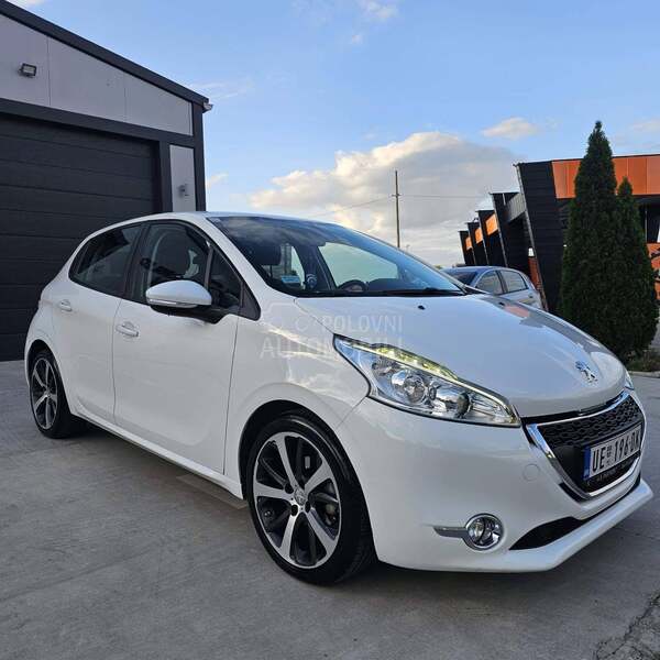 Peugeot 208 1,6E hdi