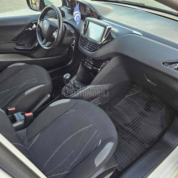 Peugeot 208 1,6E hdi