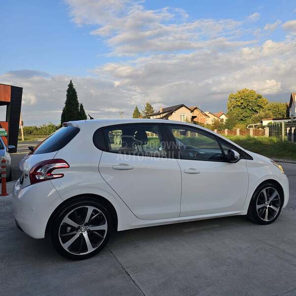 Peugeot 208 1,6E hdi