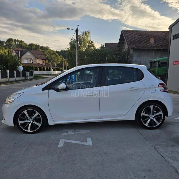 Peugeot 208 1,6E hdi