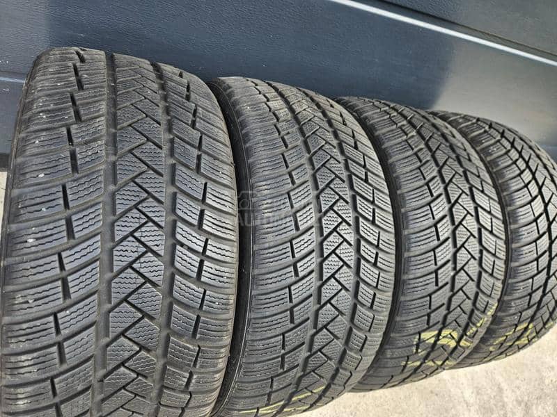 Vredestein 225/40 R18 Zimska