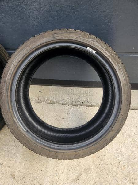 Vredestein 225/40 R18 Zimska
