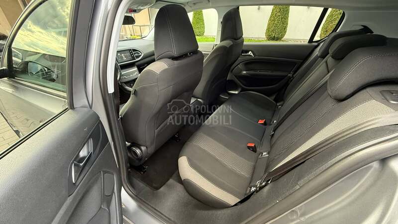 Peugeot 308 1.2 STYLE PANO
