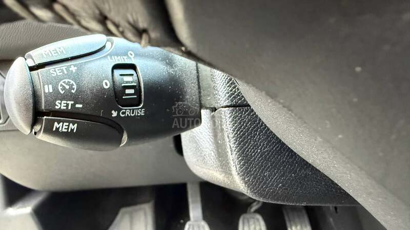 Peugeot 308 1.2 STYLE PANO