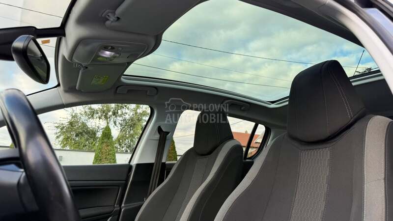 Peugeot 308 1.2 STYLE PANO