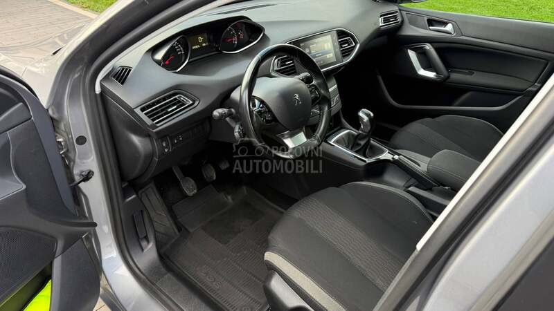 Peugeot 308 1.2 STYLE PANO