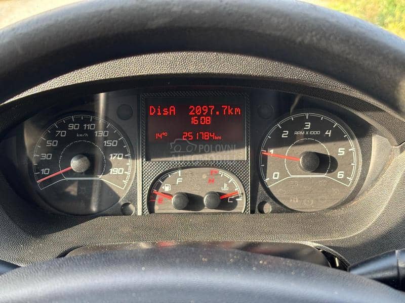 Peugeot Boxer 2.2 HDi 7 sedista