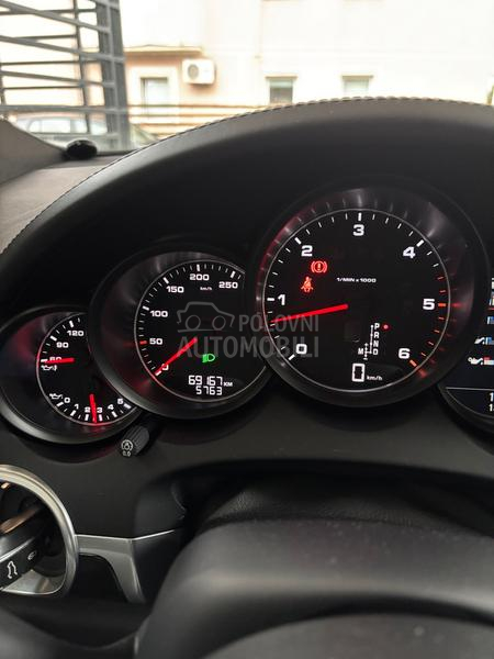 Porsche Cayenne 3.0 V6
