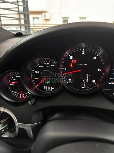 Porsche Cayenne 3.0 V6
