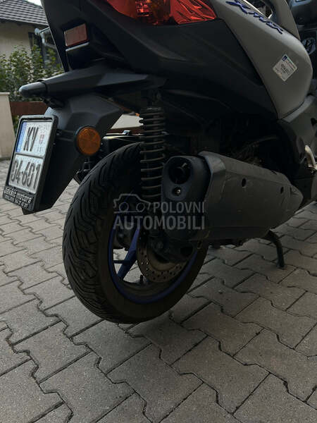Yamaha Xmax 300