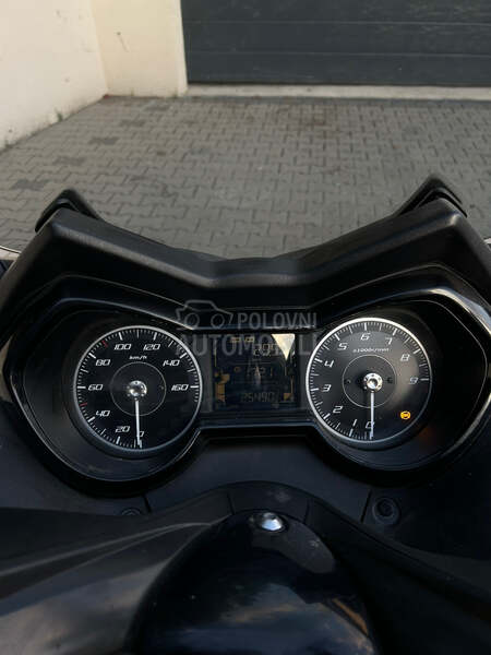 Yamaha Xmax 300