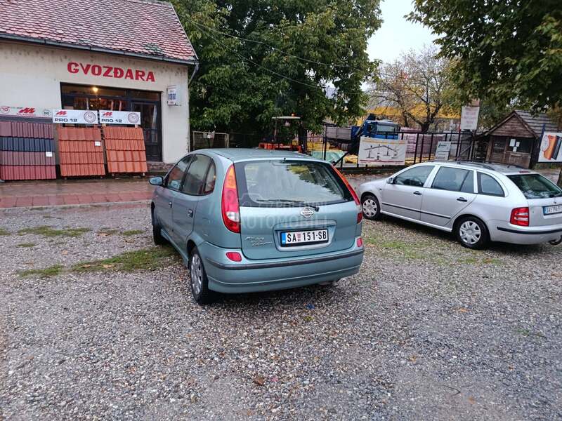 Nissan Almera Tino 