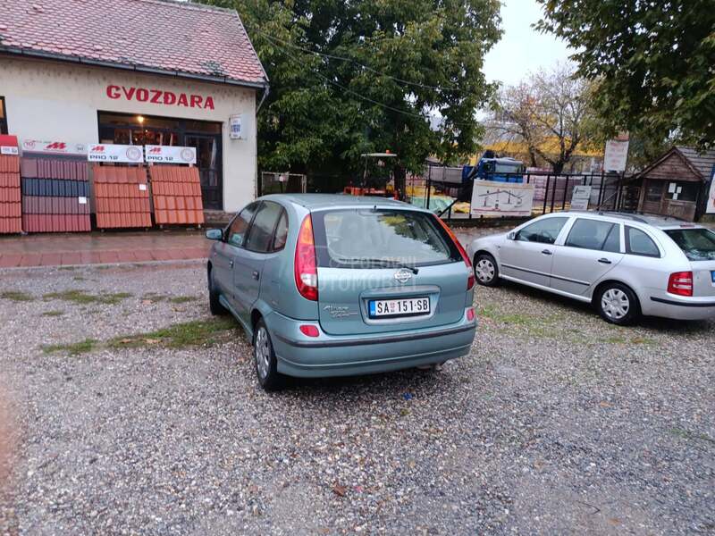 Nissan Almera Tino 