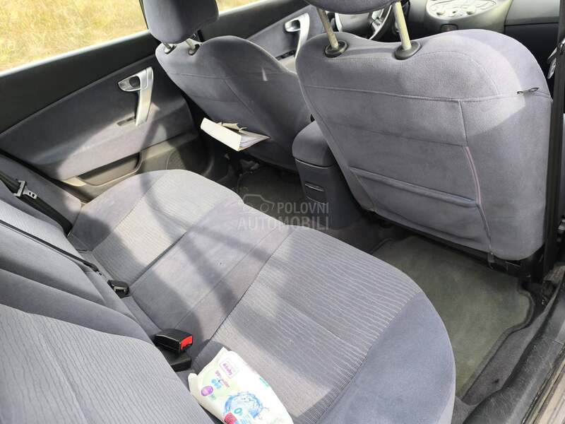 Nissan Primera p12