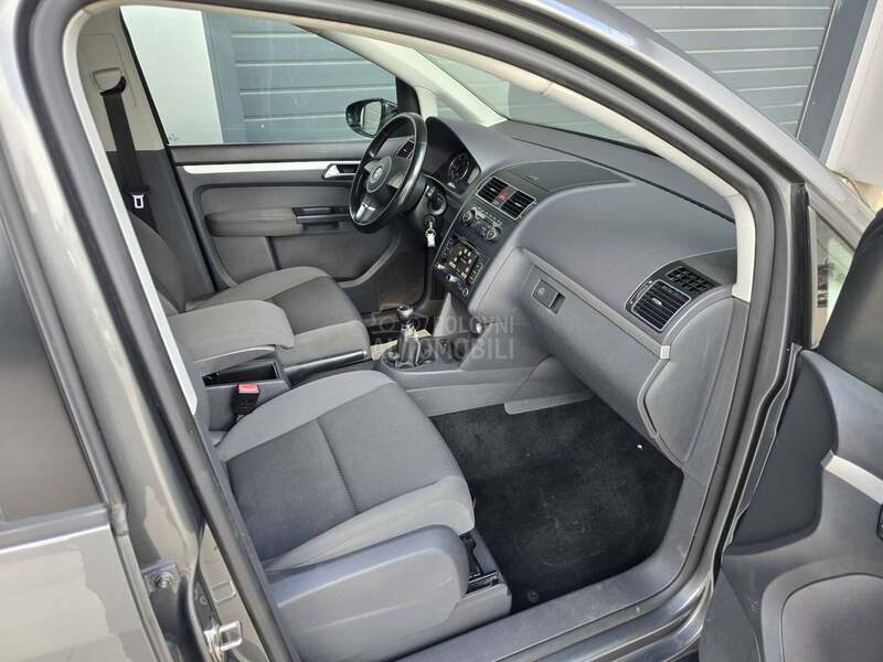 Volkswagen Touran 1.6 TDI 7 SEDISTA