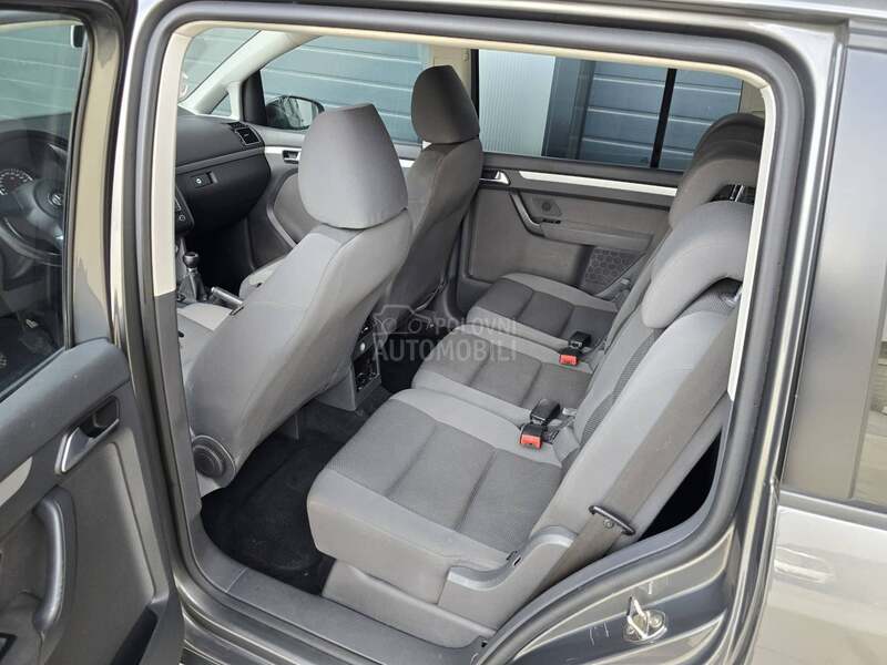 Volkswagen Touran 1.6 TDI 7 SEDISTA