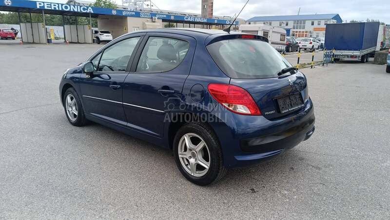 Peugeot 207 1.4 8 v