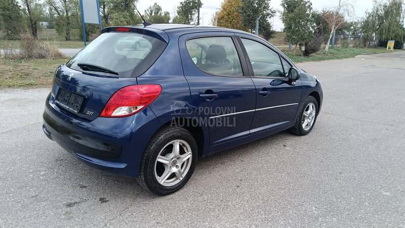 Peugeot 207 1.4 8 v