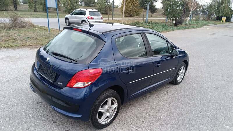 Peugeot 207 1.4 8 v